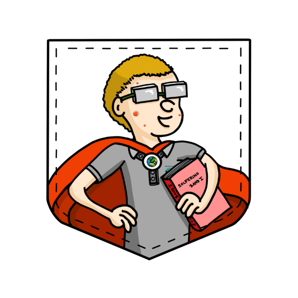 Comicfigur eines Jungen mit kurzen Haaren und großer rechteckiger Brille. Er trägt ein graues Poloshirt, ein Held:innen Cape und ein Medaillon und hält ein Buch in der Hand.
