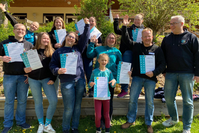 JRK-Mitglieder bei der Verleihung des Pflasterabzeichens.